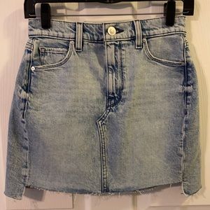 Hudson, size 24, blue denim skirt